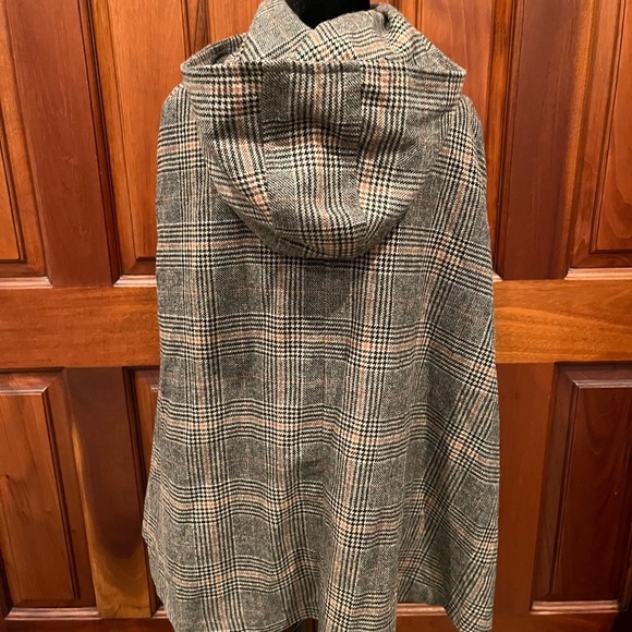 BB Dakota Calhoun Plaid Poncho Cape hoodie & pockets Size Medium Academia - Picture 6 of 11